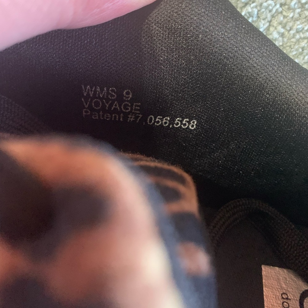 DV Voyage Leopard Sneakers - Picture 7 of 8
